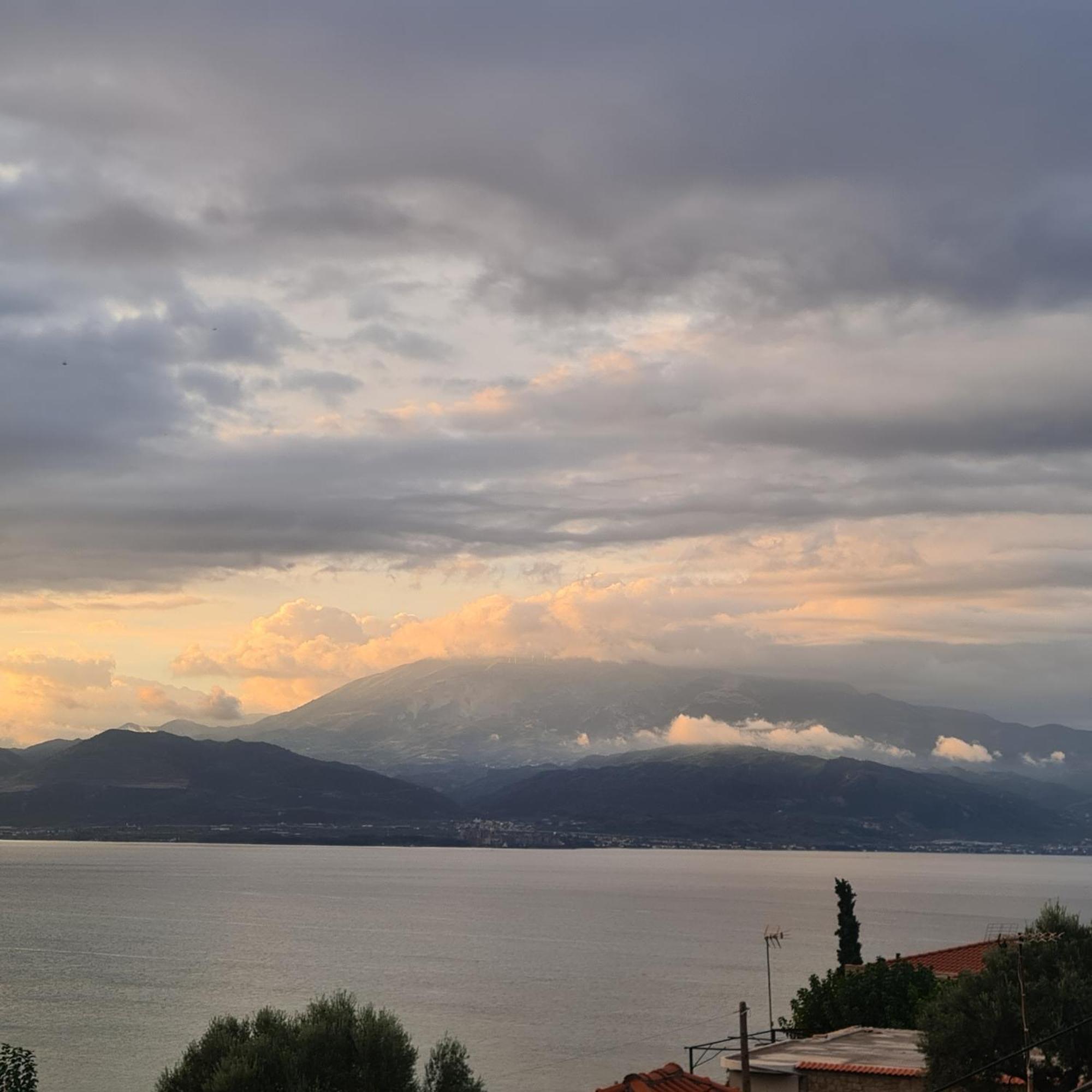 View By The Castle Nafpaktos Villa Eksteriør billede